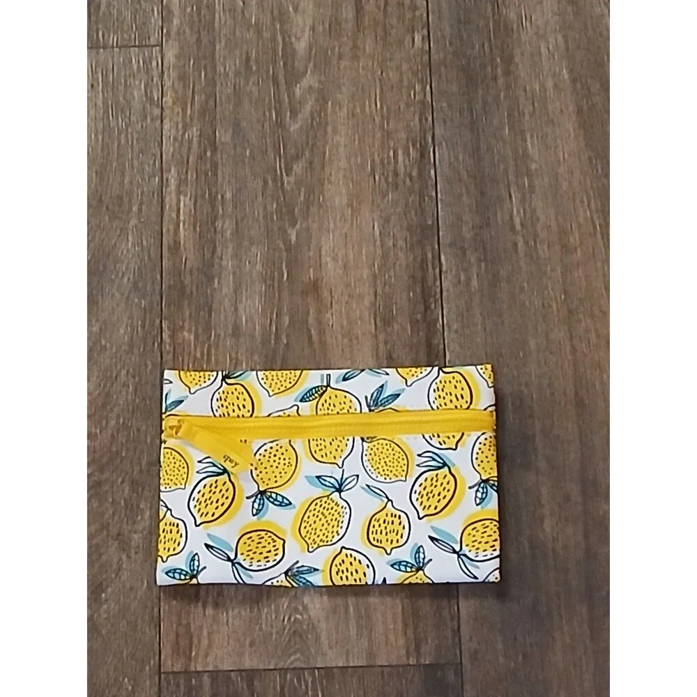 ipsy yellow lemon